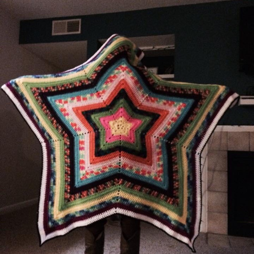 ⭐️HANDCRAFTED CROCHET STAR BLANKET⭐️ - Picture 2 of 6